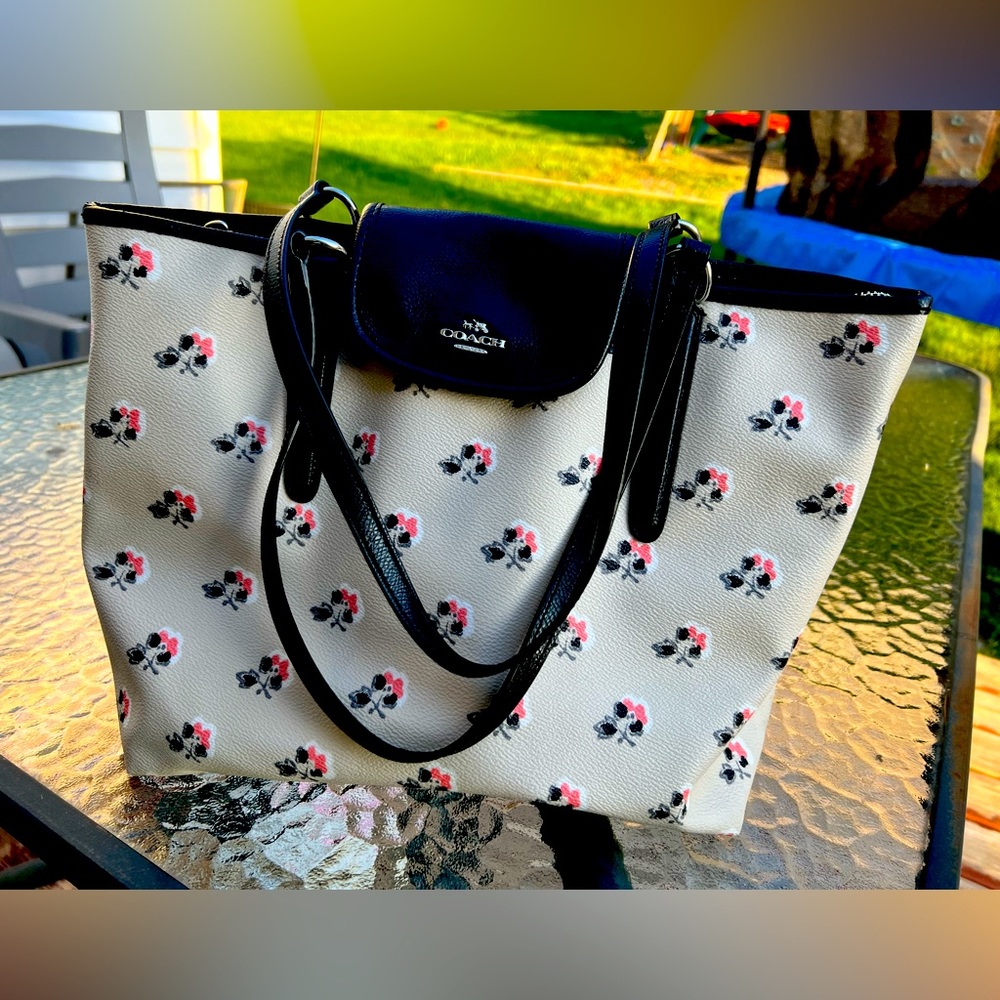 coach bag floral leather like new!
